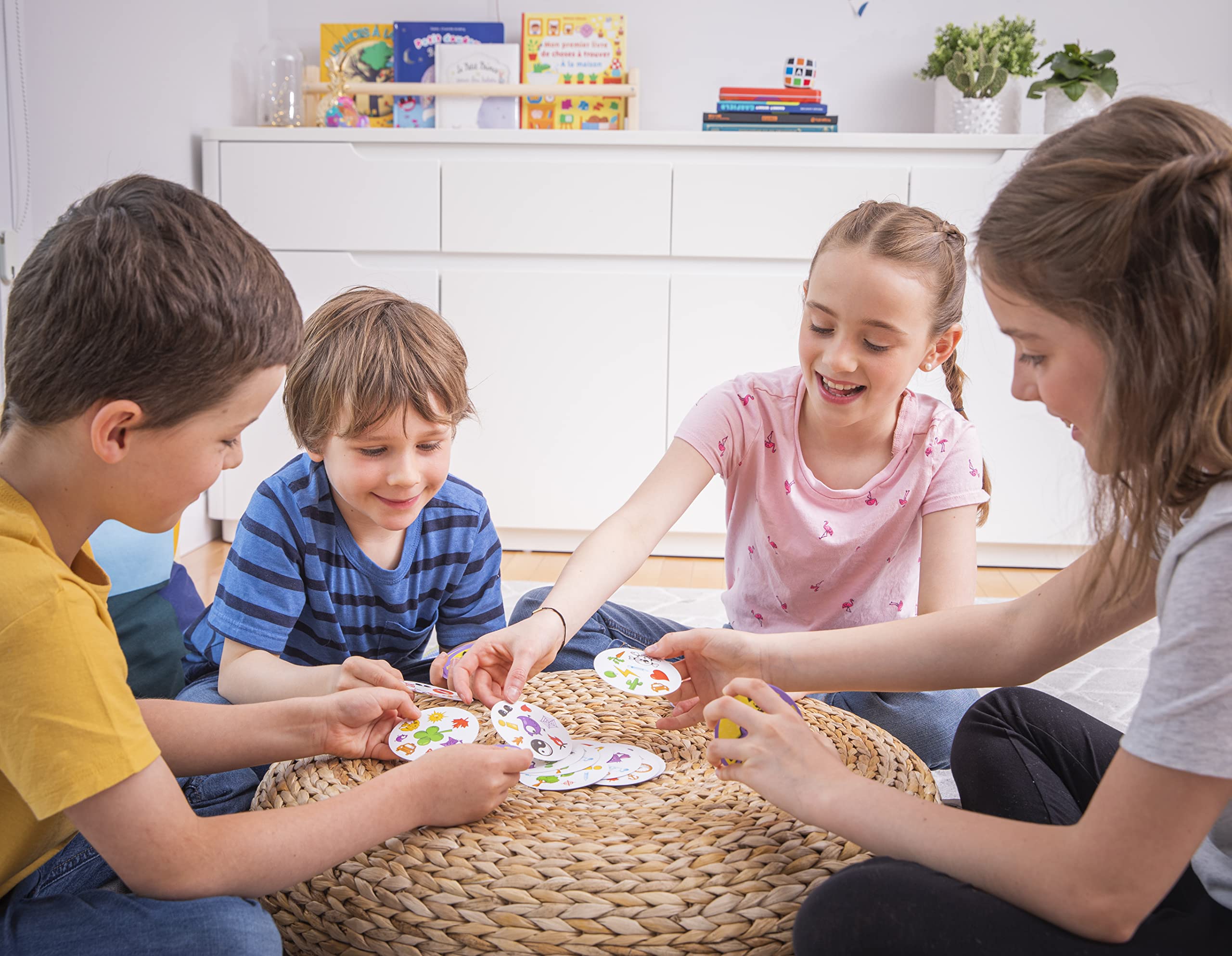 Asmodee Funskool Games- Dobble Strategy Game Family Card Game, 2-8 Player Game For 6 Years and Above Teen Multicolor - Image 5