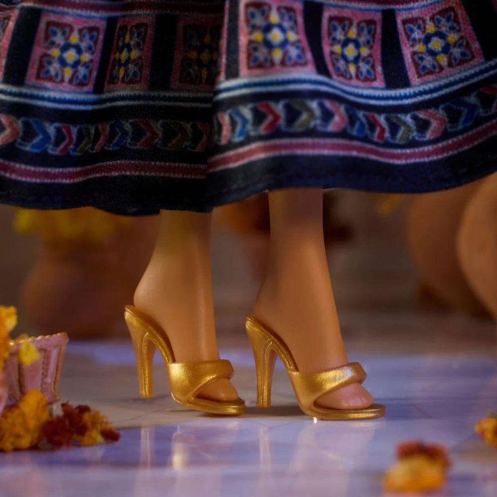 Barbie Signature Diwali Barbie Doll by Anita Dongre - Image 3