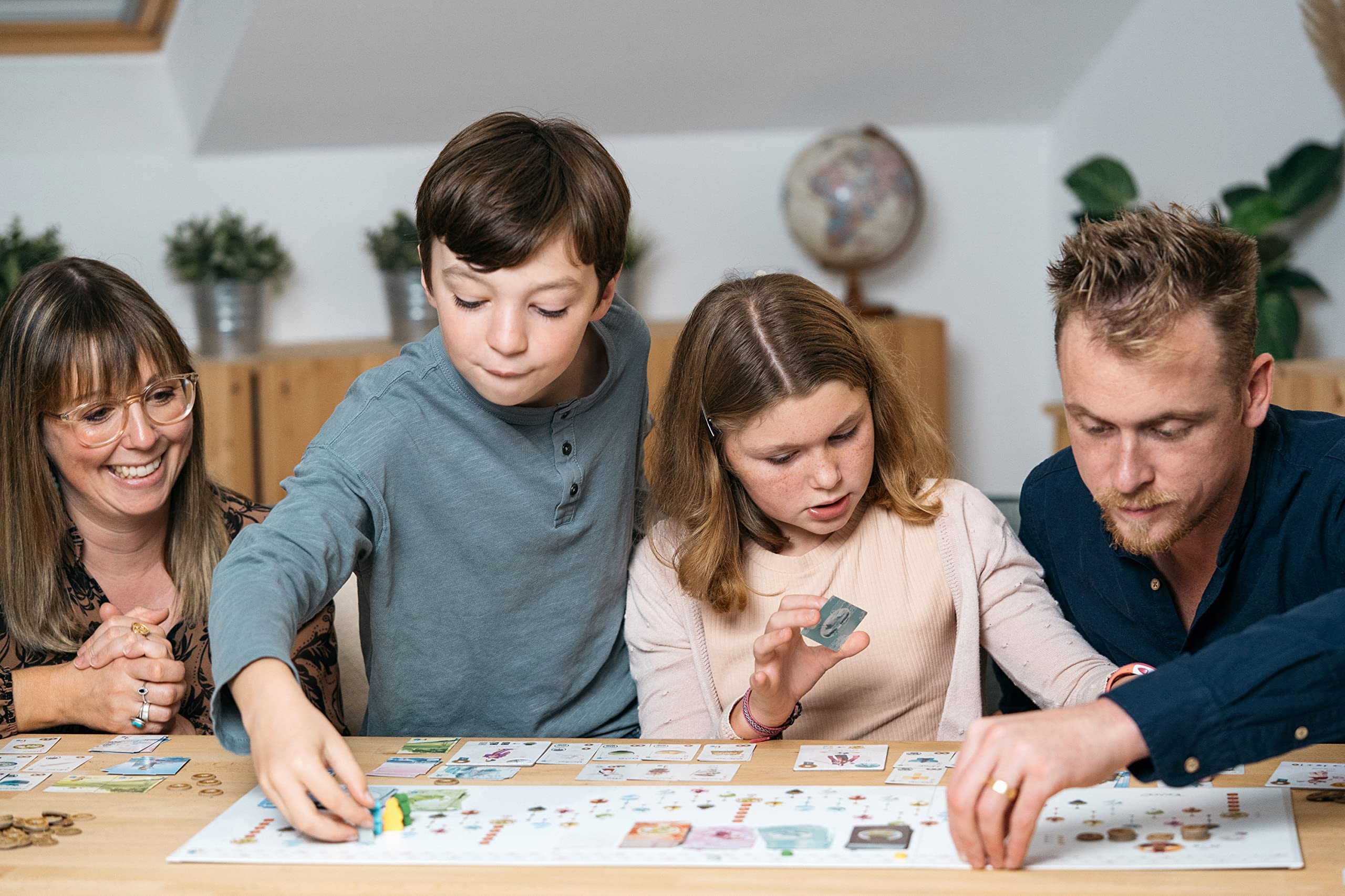 Fun Forge Tokaido Strategy Travel Adventure Board Game - Image 4