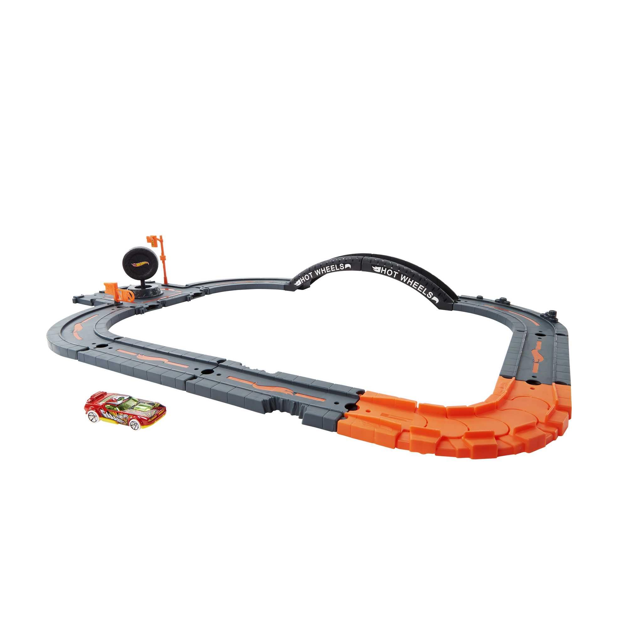 Hot Wheels City Expansion Track Pack, 10 Piece Set Includes Track Base & Various Track Pieces to Build a Cityscape, with 1 Hot Wheels Car, Connects to Other Sets, For Kids 4 Years & Up - Image 6
