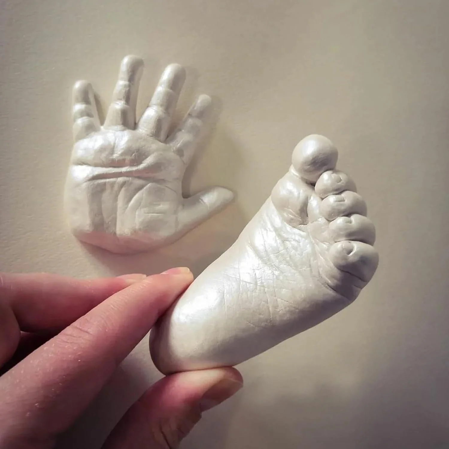 Jue Fish Hand Mold Powder Parent Child Couple DIY Handicraft Kit Keepsake Hands Casting Kit Plaster Statue Molding Kit Hand 108grm - Image 3